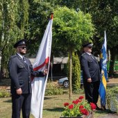 OBEC OKOČ: Deň obce - kladenie vencov pri soche